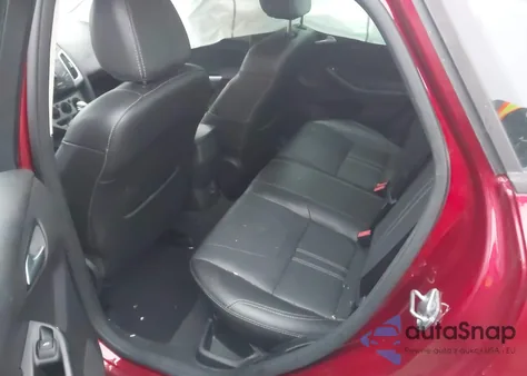 2014 Ford Focus Se z USA, uszkodzony, nr VIN 1FADP3F20EL449486